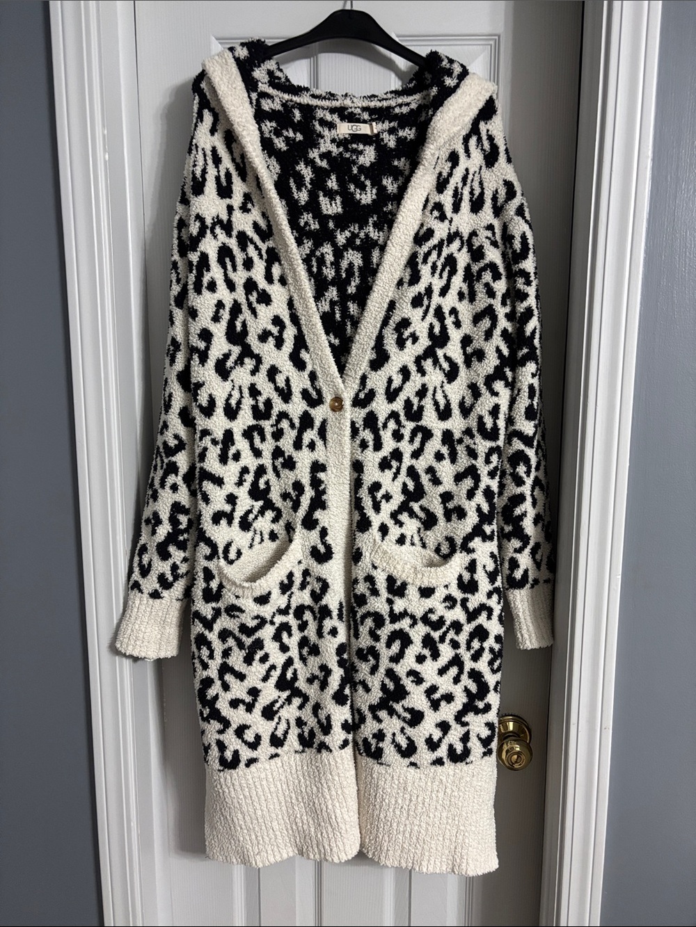 UGG Judith Fleece Button Front Hooded V-Neck Cardigan in Snow Leopard Size XL